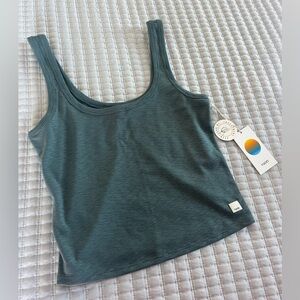 Vuori Women’s Sunrise Crop Tank
Color:Stone
Size:M
BRAND NEW Never worn w/ tags